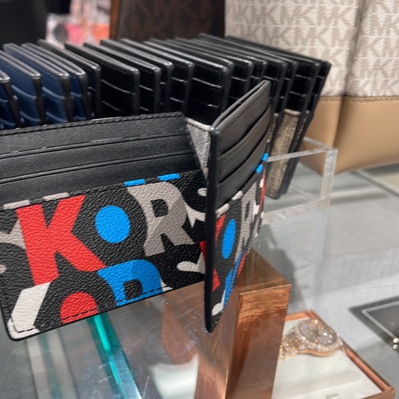 MICHAEL KORS MENS Cooper BLACK MLTI Graphic Logo Tall Card Case 
BLACK MULTI NWT - Picture 3 of 16